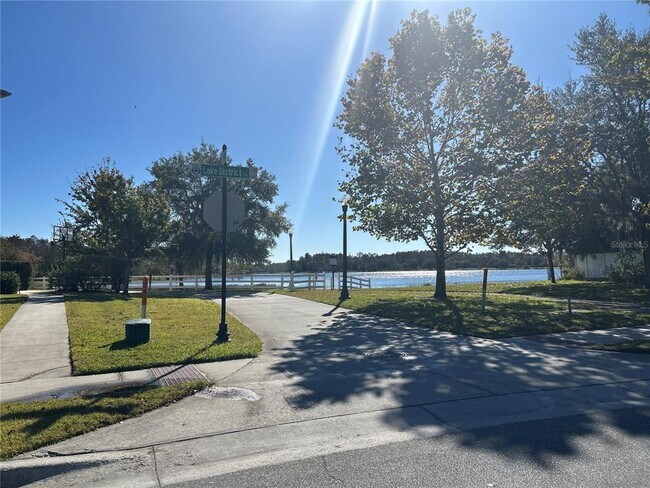 Building Photo - 10761 Garden Lily Dr