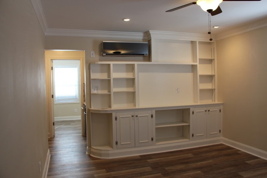 Building Photo - 720 N Monroe St