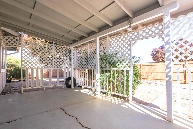 Building Photo - Three Bedroom Home in Prescott Valley