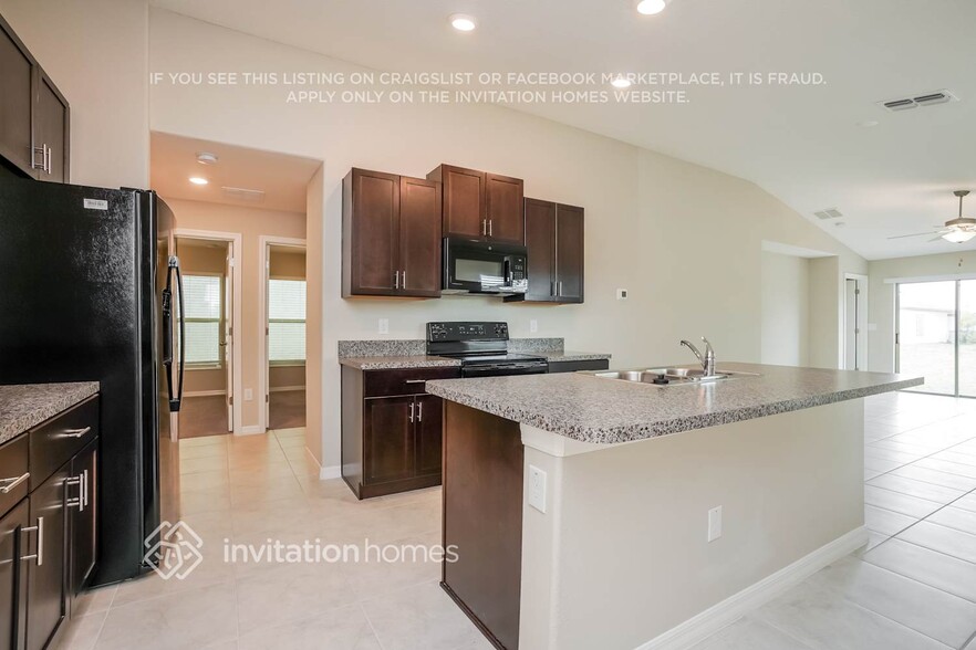 Building Photo - 7257 King Crk Dr