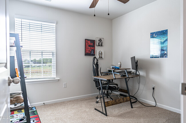 Building Photo - 3024 Paradise Way