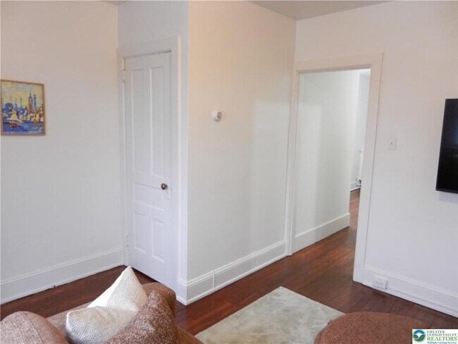 Building Photo - 1428 Center St