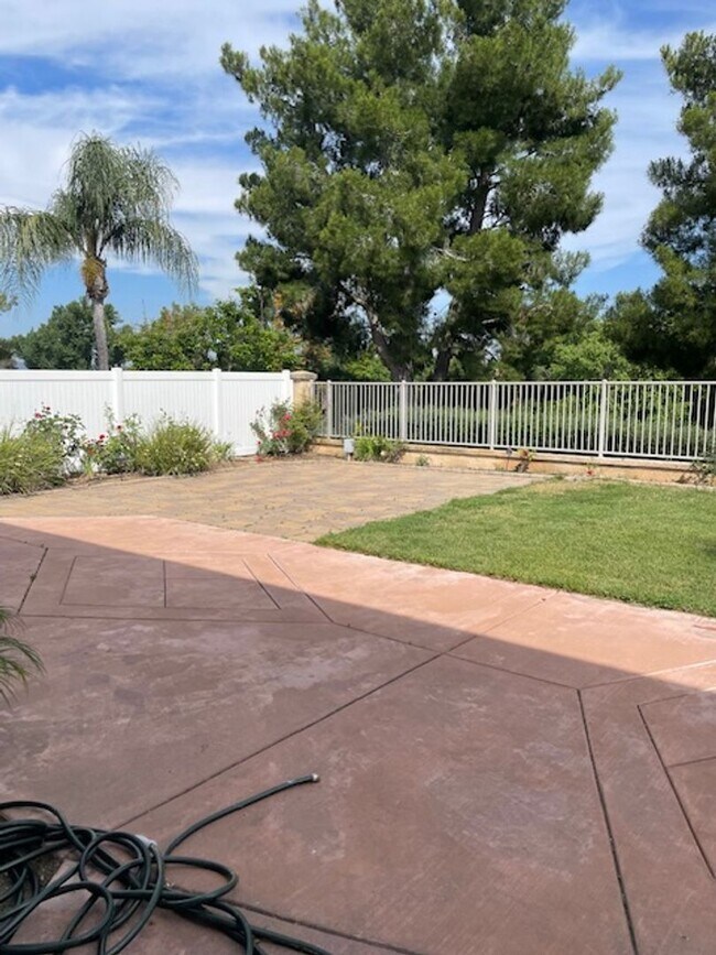 Building Photo - Paloma Del Sol Home