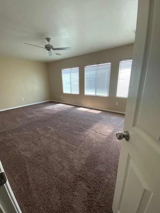 Building Photo - 4 Bedroom Corner Lot