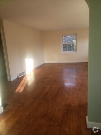 Building Photo - 216 Green Ave