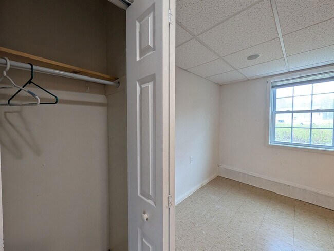 Building Photo - 425 Carl Broggi Hwy