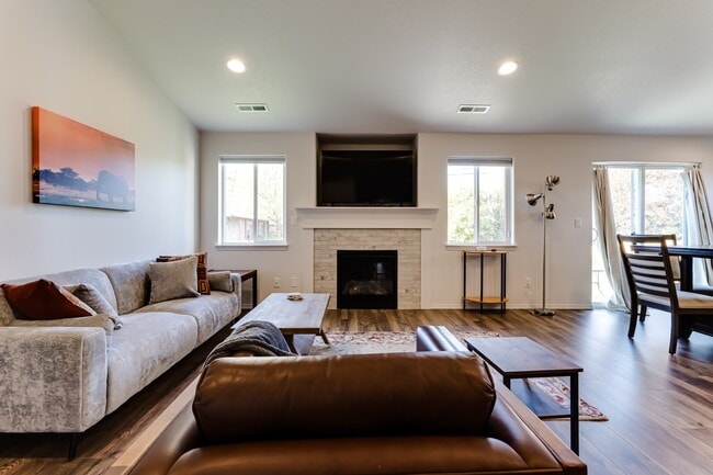 Building Photo - 1526 McKinley St