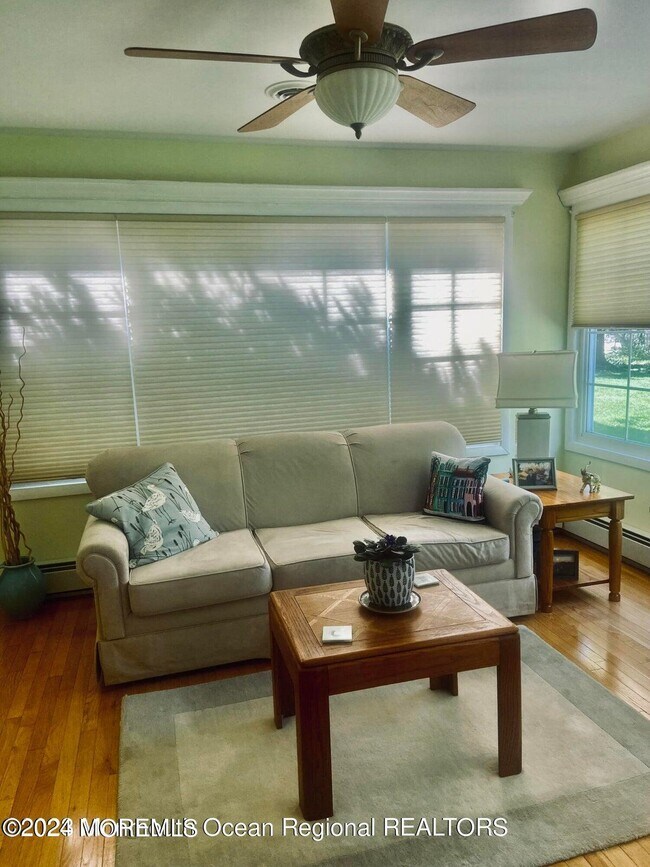 Building Photo - 7 Basset Dr