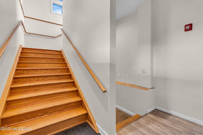 Building Photo - 525 Washington Blvd