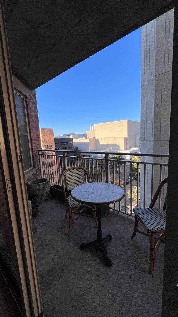 Building Photo - 333 W Mifflin St