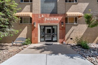 Building Photo - Large Two Bed / One bath in great Art deco building near Washington park.
