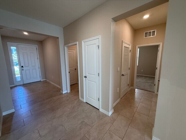 Building Photo - 3 Bedroom 2.5 Bath Single Family Home Prom...