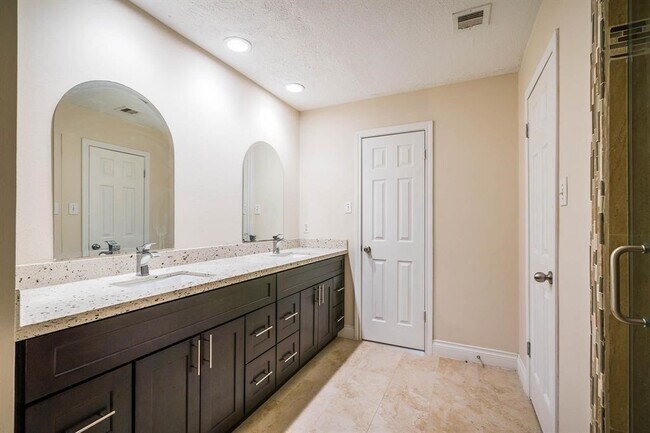 Building Photo - 21203 Park Brook Dr