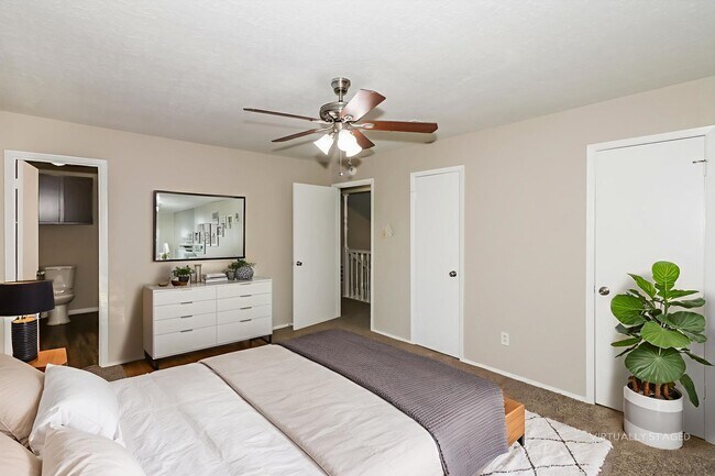 Building Photo - 15310 Meadow Village Dr