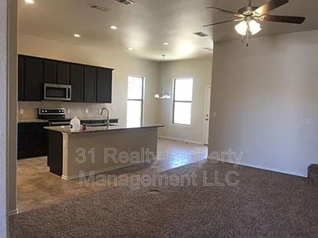 Building Photo - 912 Yancy St