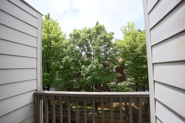 Building Photo - 1303 Wertland St