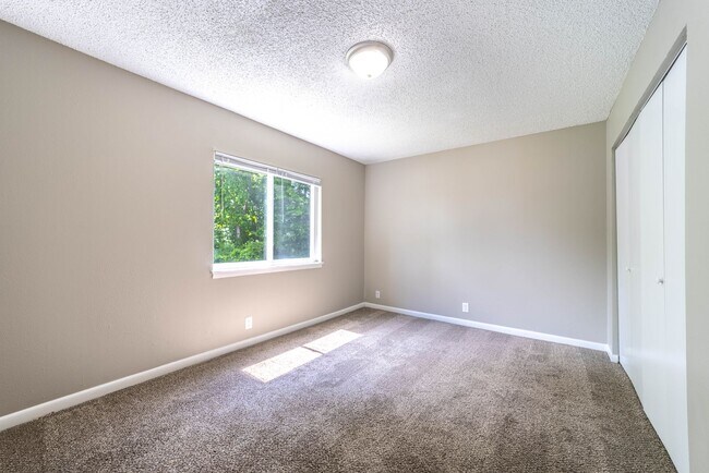 Building Photo - The Maple - 2-Bedroom at Autumn Ridge Apar...