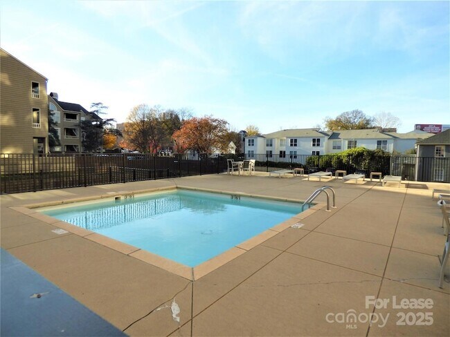 Building Photo - 715 N Church St