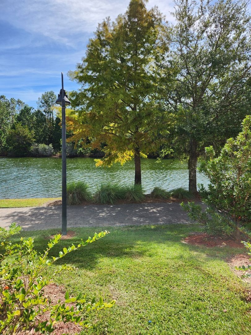 Building Photo - 545 Running Wds St