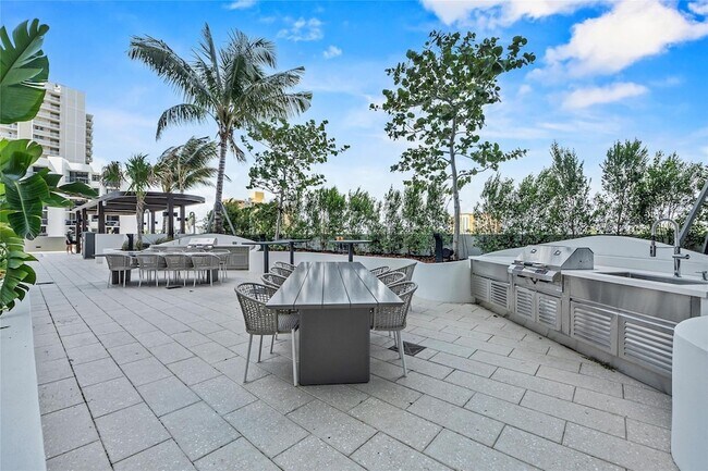 Building Photo - 900 N Ocean Blvd