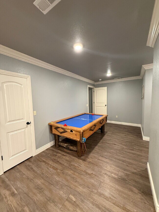 Building Photo - Pre-leasing for September - 5BR with all of the extras!