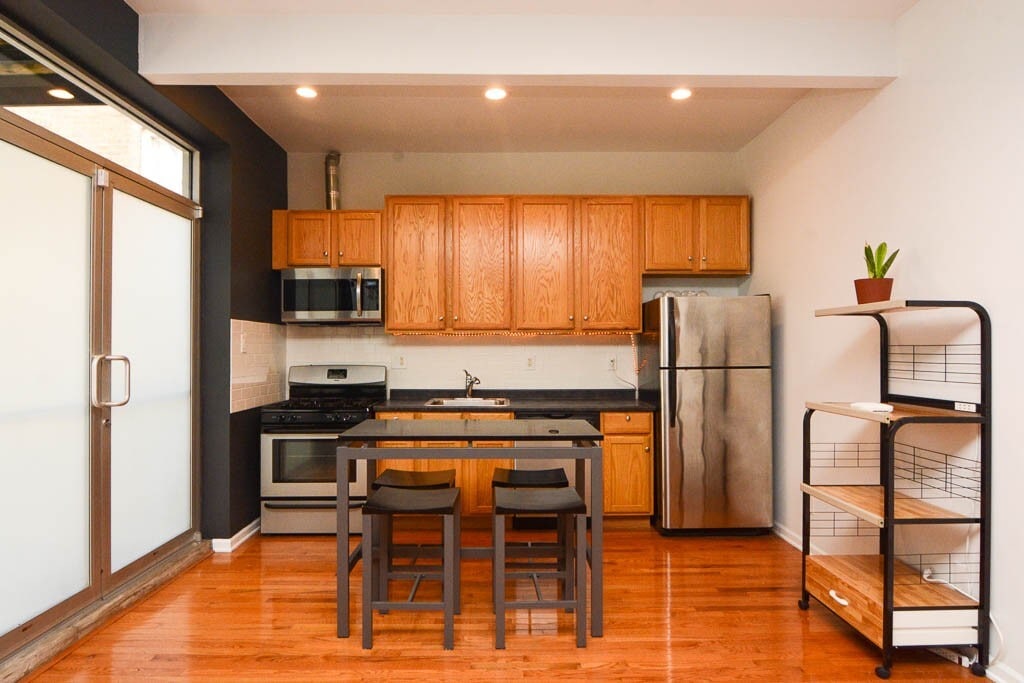 Building Photo - 1448 W Blackhawk St