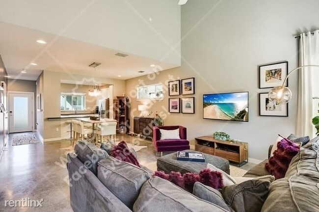 Building Photo - 3 br, 2 bath House - 5616 South 1st St 9 9