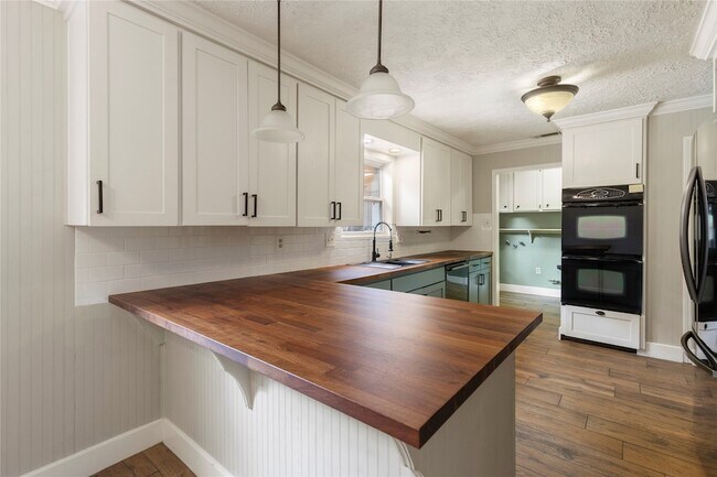 Building Photo - 8215 Winding Hill Ln