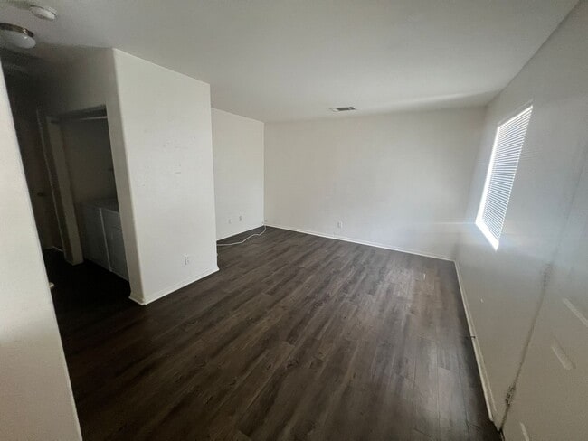 Building Photo - 6320 Mesquite Ave