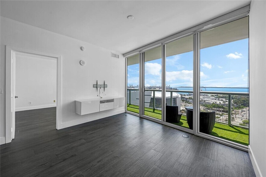 Building Photo - 888 Biscayne Blvd