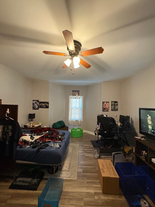 Building Photo - 117-119 Portland St-119-1