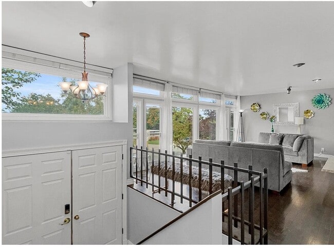 Building Photo - Olympus Cove Home Tucked In to the Benches...