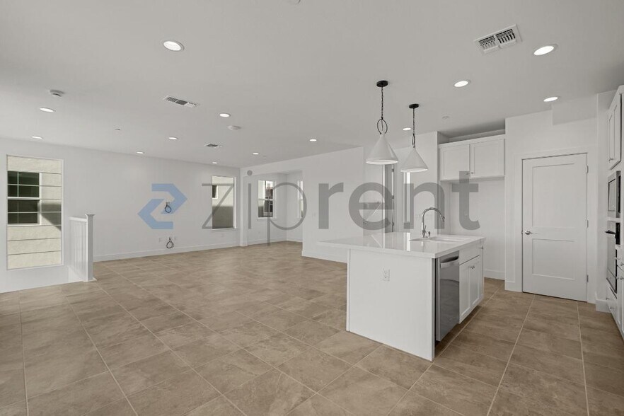 Building Photo - Unit