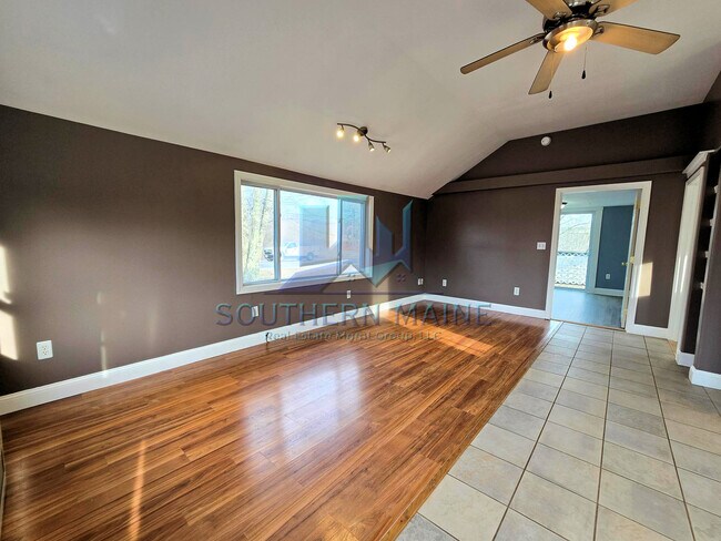 Building Photo - 392 Roosevelt Trail