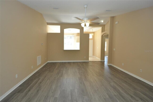 Building Photo - 23 Primrose Ln