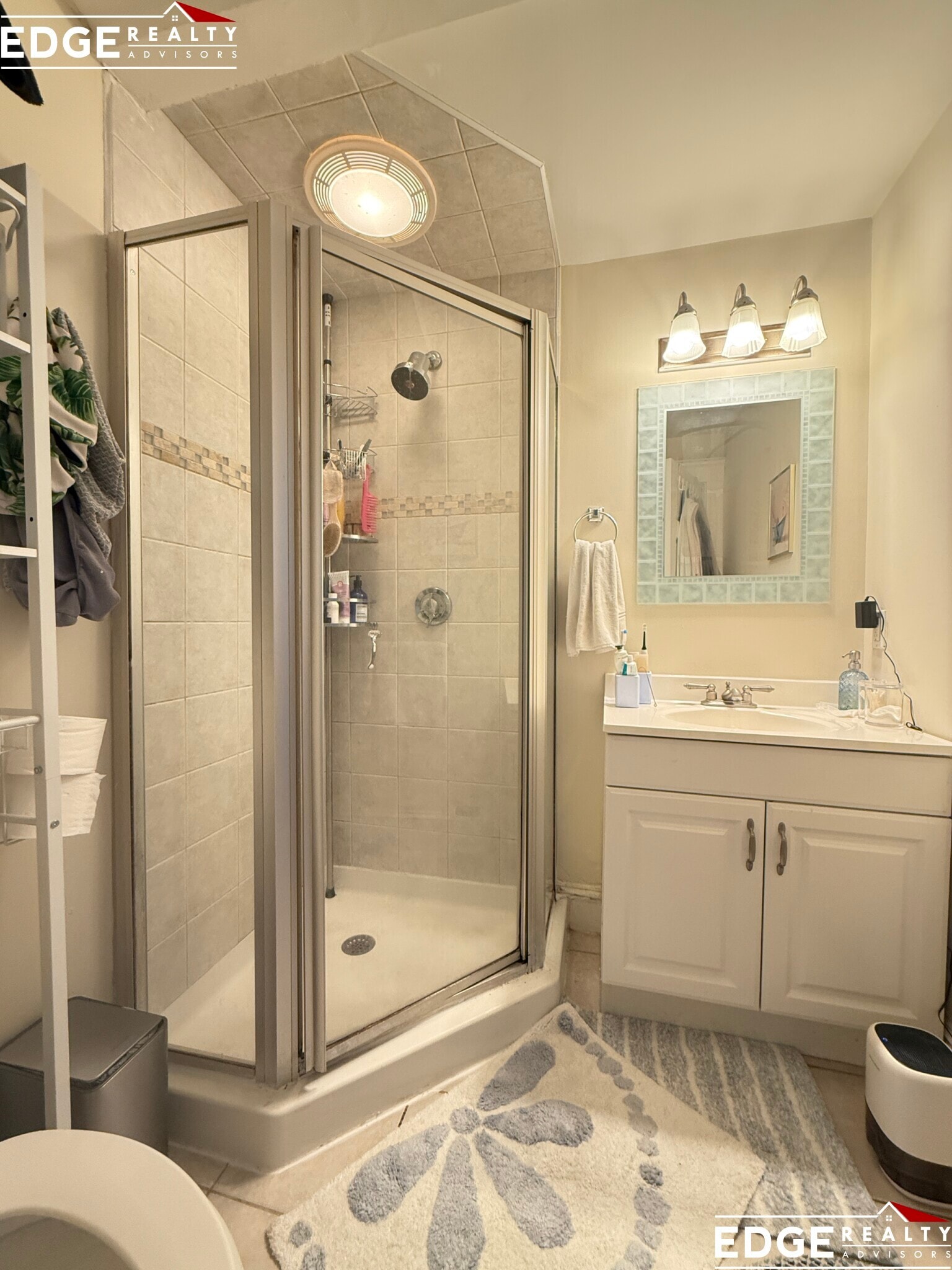 Building Photo - 49 Radnor Rd