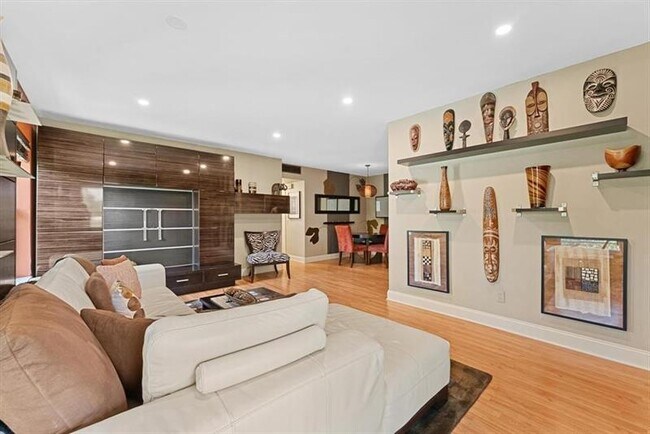 Building Photo - 2451 SW 82nd Ave