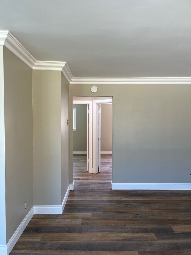 Building Photo - 4461 Green Ave