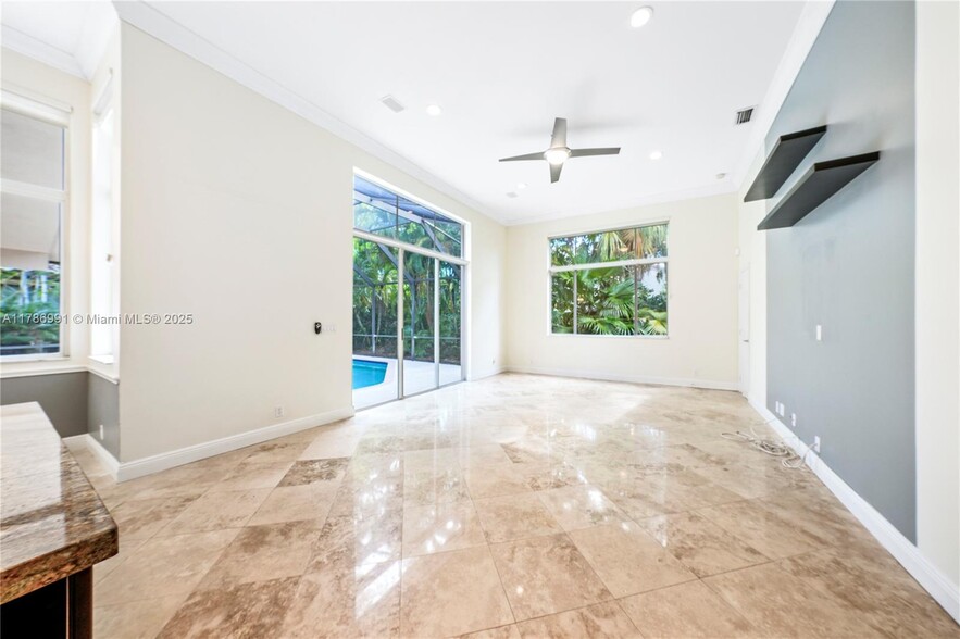 Building Photo - 2724 Oakbrook Dr