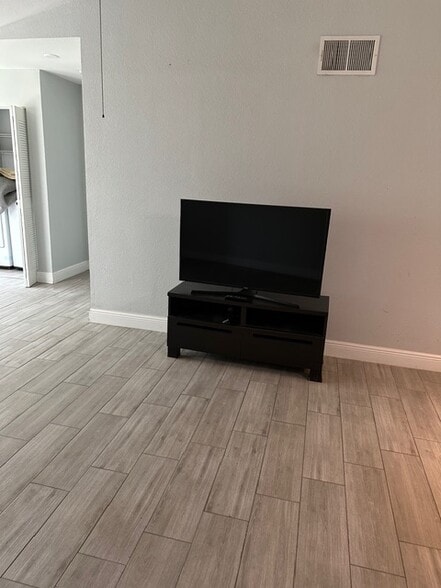 Building Photo - 2986 S University Dr