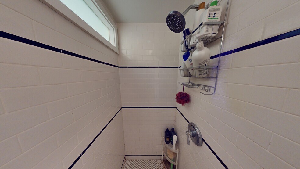 Building Photo - 1 Woodstock Ave