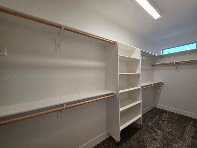 Building Photo - 584 Thebes St