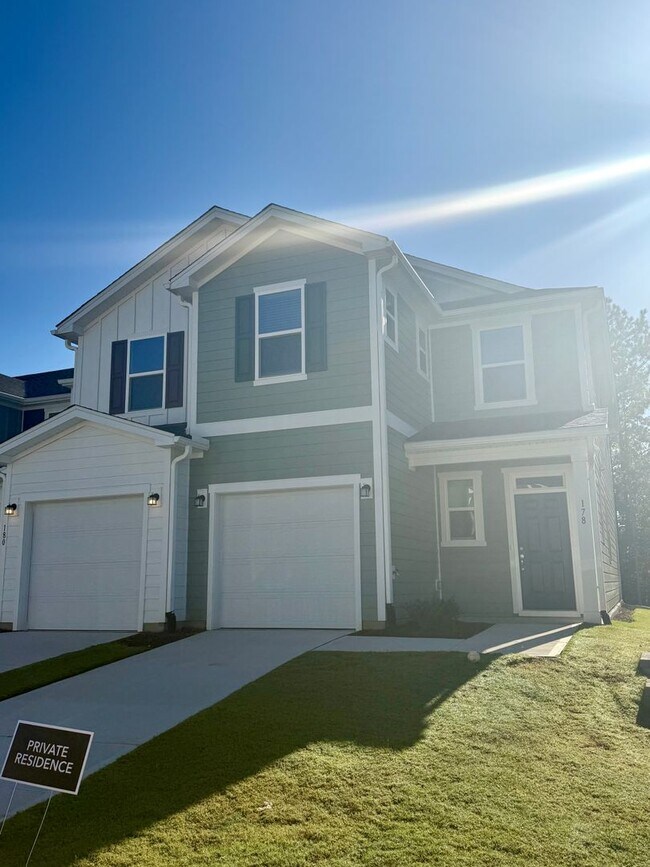 Building Photo - Three bedroom, 2.5 bath townhome in Mebane...