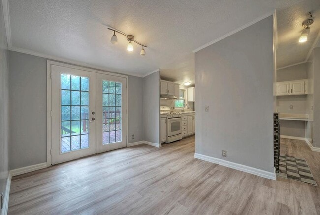 Building Photo - 125 Queen Anne Cir