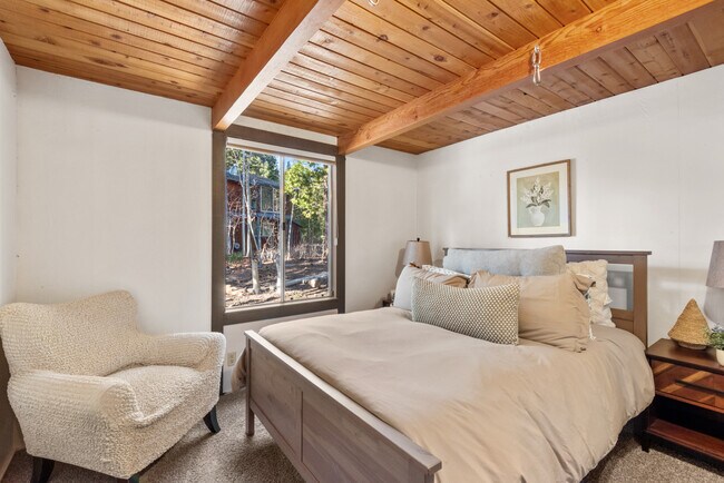 Building Photo - 7639 Forest Glen Dr