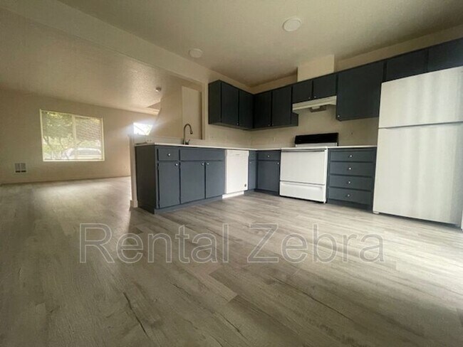 Building Photo - 6702 SE 80th Ave