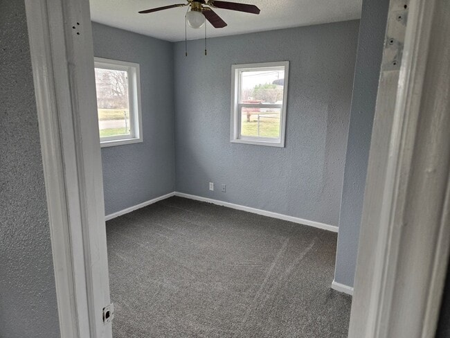 Building Photo - AVAILABLE NOW!