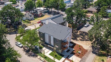 Building Photo - 209 - Waller Apartments