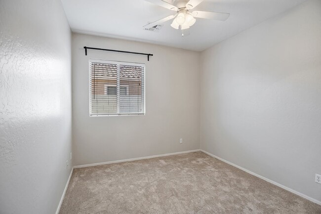 Building Photo - Lovely Seville rental on quiet street now ...