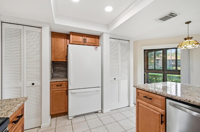 Building Photo - Woodhaven Condominium